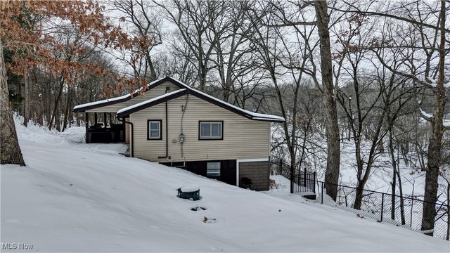 5796 St Rt 250, Beach City, OH 44608