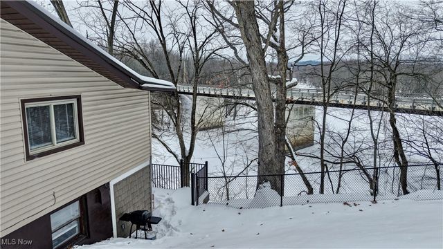 5796 St Rt 250, Beach City, OH 44608