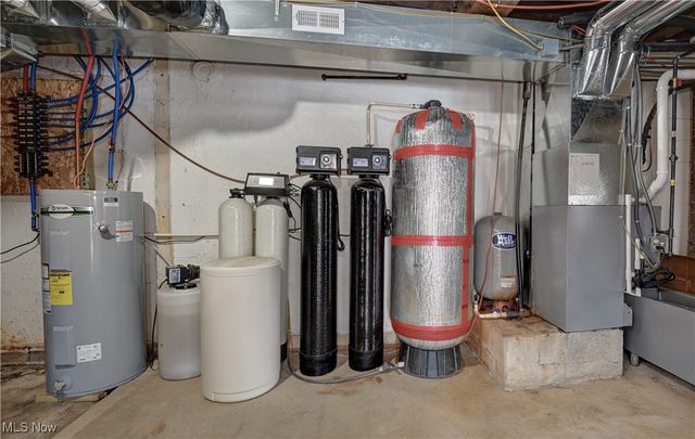 5796 St Rt 250, Beach City, OH 44608