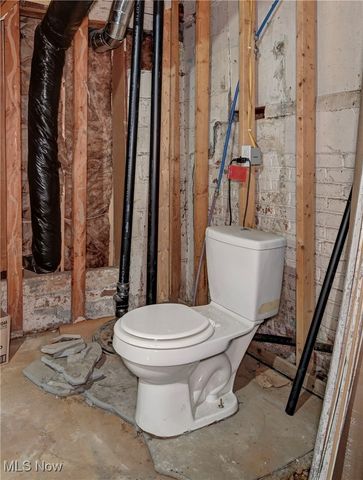 5796 St Rt 250, Beach City, OH 44608