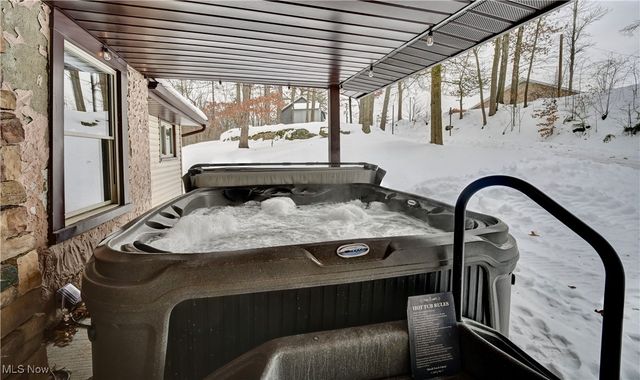 5796 St Rt 250, Beach City, OH 44608