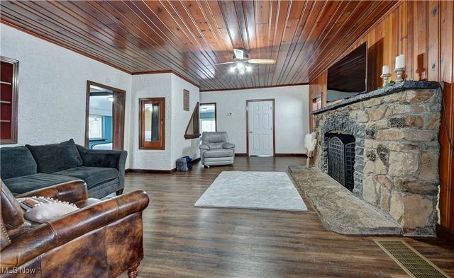 5796 St Rt 250, Beach City, OH 44608