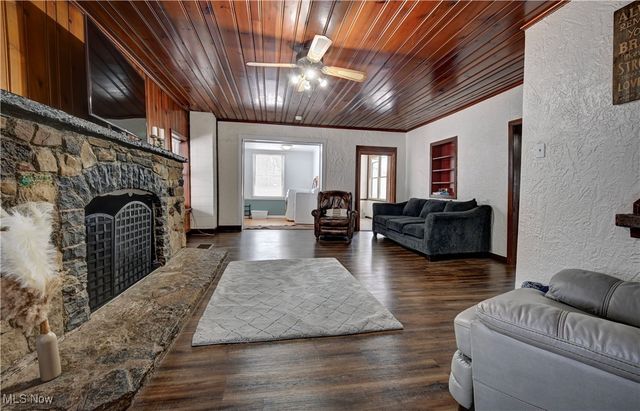 5796 St Rt 250, Beach City, OH 44608