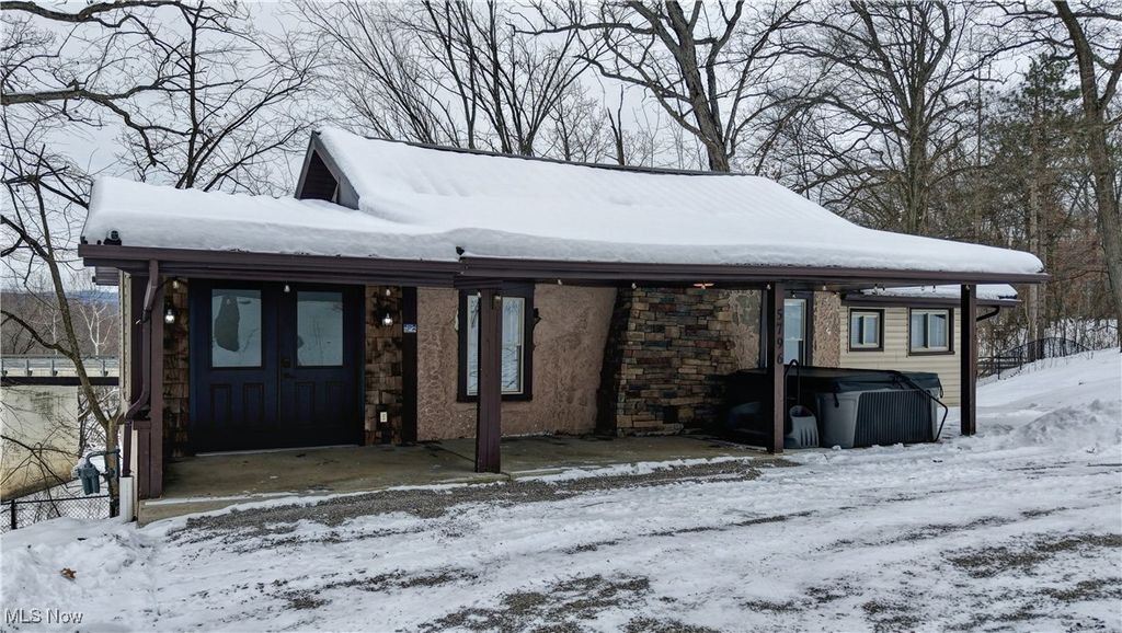 5796 St Rt 250, Beach City, OH 44608