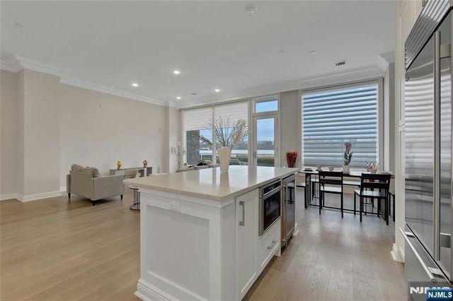 3 Somerset Lane 109, Edgewater, NJ 07020