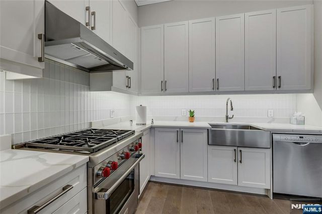 3 Somerset Lane 109, Edgewater, NJ 07020