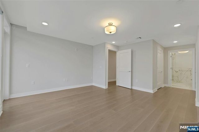 3 Somerset Lane 109, Edgewater, NJ 07020