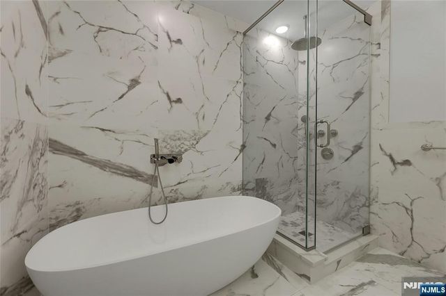 3 Somerset Lane 109, Edgewater, NJ 07020