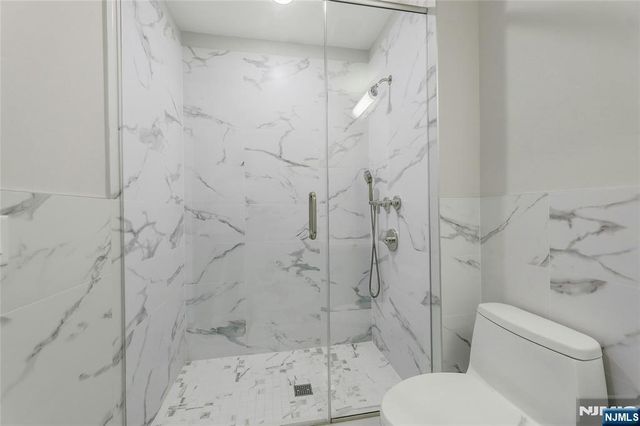 3 Somerset Lane 109, Edgewater, NJ 07020