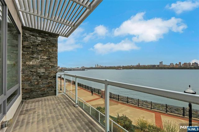 3 Somerset Lane 109, Edgewater, NJ 07020