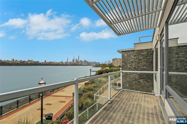 3 Somerset Lane 109, Edgewater, NJ 07020