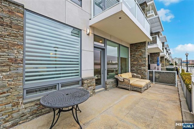 3 Somerset Lane 109, Edgewater, NJ 07020