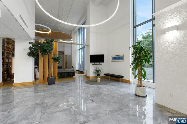 3 Somerset Lane 109, Edgewater, NJ 07020