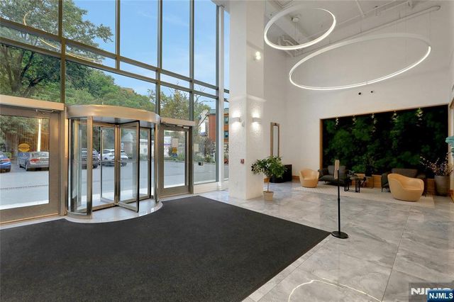 3 Somerset Lane 109, Edgewater, NJ 07020