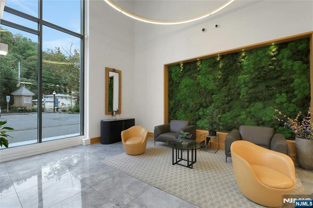 3 Somerset Lane 109, Edgewater, NJ 07020