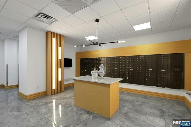 3 Somerset Lane 109, Edgewater, NJ 07020