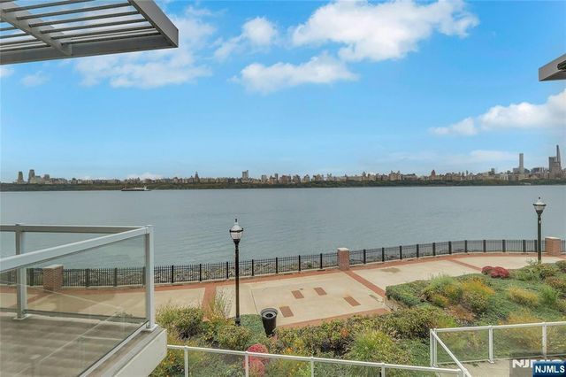 3 Somerset Lane 109, Edgewater, NJ 07020