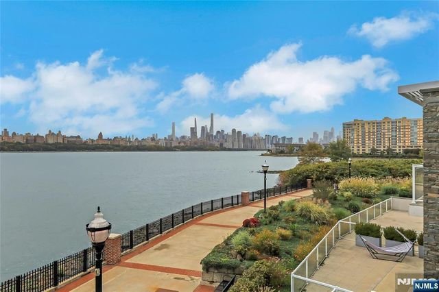 3 Somerset Lane 109, Edgewater, NJ 07020