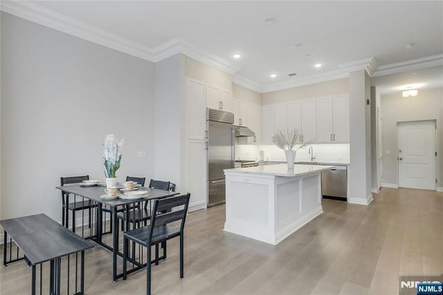 3 Somerset Lane 109, Edgewater, NJ 07020