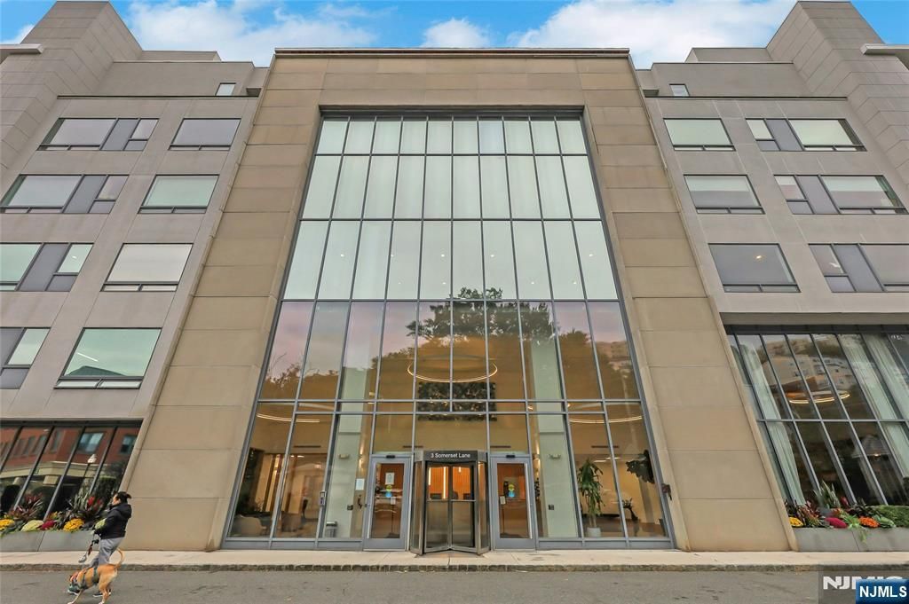 3 Somerset Lane 109, Edgewater, NJ 07020