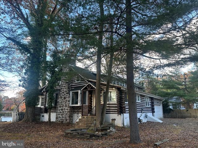 227 E LAKE BLVD, Medford, NJ 08055