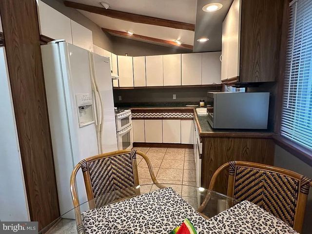 227 E LAKE BLVD, Medford, NJ 08055