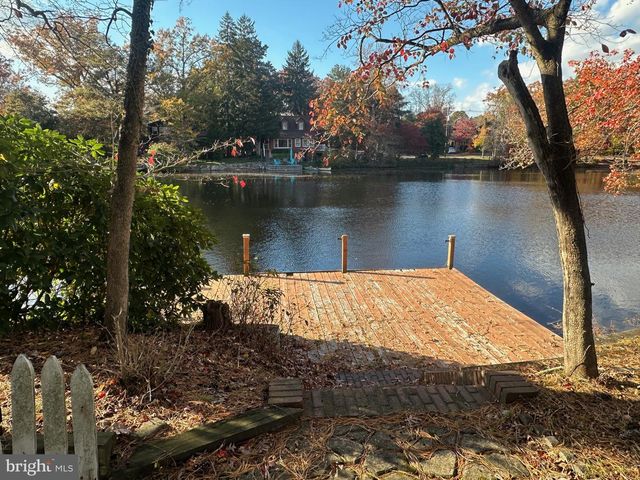 227 E LAKE BLVD, Medford, NJ 08055