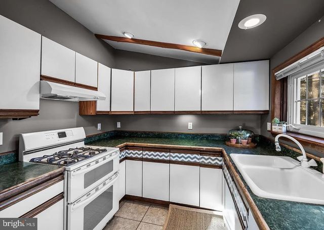 227 E LAKE BLVD, Medford, NJ 08055