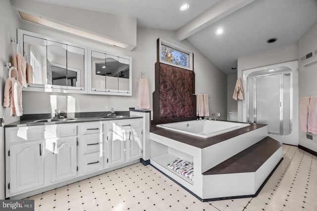 227 E LAKE BLVD, Medford, NJ 08055