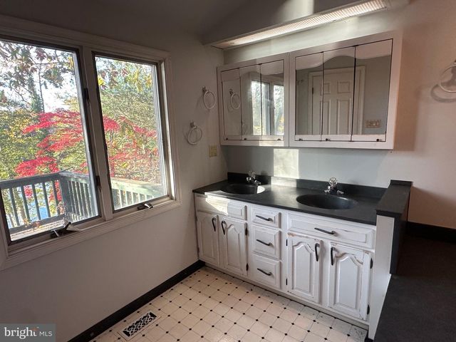 227 E LAKE BLVD, Medford, NJ 08055