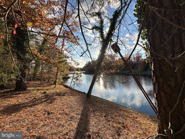 227 E LAKE BLVD, Medford, NJ 08055