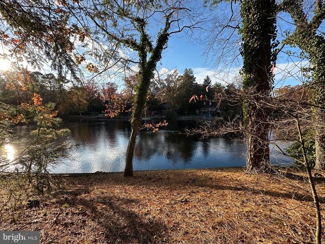 227 E LAKE BLVD, Medford, NJ 08055