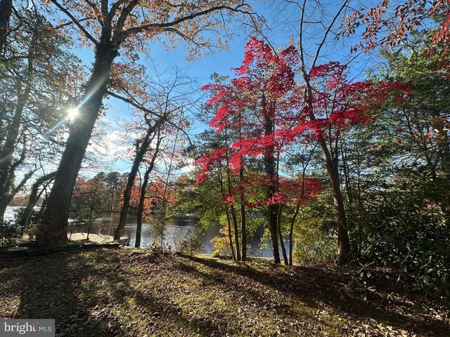 227 E LAKE BLVD, Medford, NJ 08055