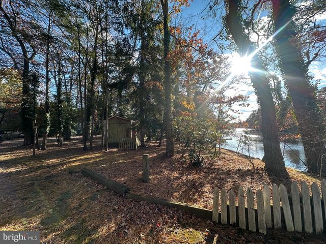 227 E LAKE BLVD, Medford, NJ 08055