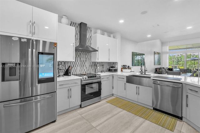 4983 W Madison Lakes Cir W, Davie, FL 33328