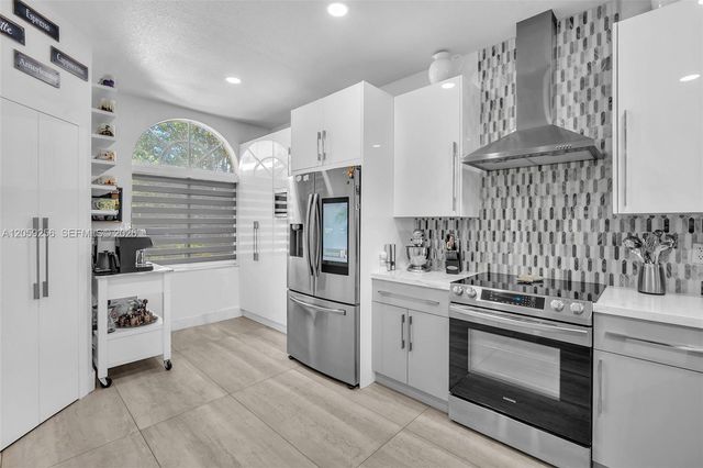 4983 W Madison Lakes Cir W, Davie, FL 33328