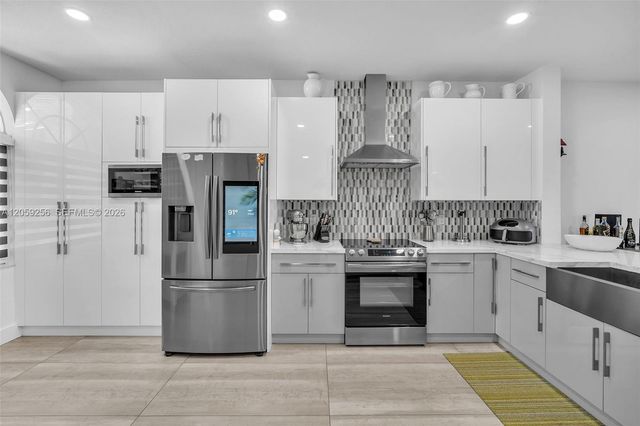 4983 W Madison Lakes Cir W, Davie, FL 33328