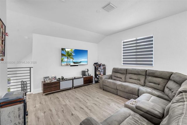 4983 W Madison Lakes Cir W, Davie, FL 33328