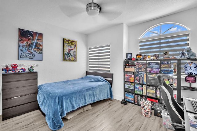 4983 W Madison Lakes Cir W, Davie, FL 33328