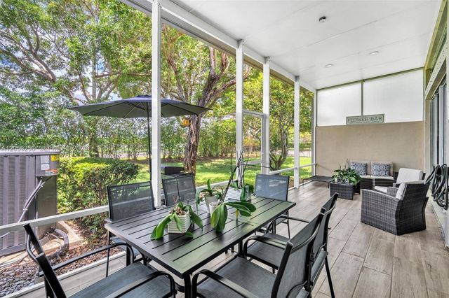 4983 W Madison Lakes Cir W, Davie, FL 33328