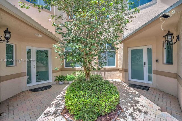 4983 W Madison Lakes Cir W, Davie, FL 33328