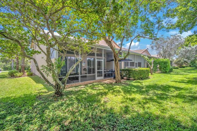4983 W Madison Lakes Cir W, Davie, FL 33328