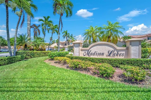 4983 W Madison Lakes Cir W, Davie, FL 33328