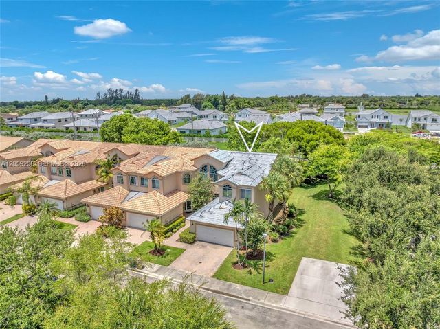4983 W Madison Lakes Cir W, Davie, FL 33328