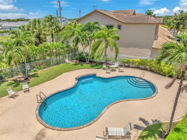 4983 W Madison Lakes Cir W, Davie, FL 33328