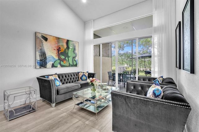 4983 W Madison Lakes Cir W, Davie, FL 33328