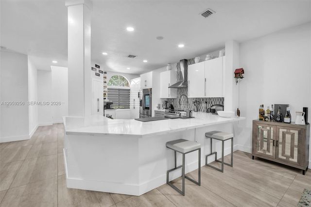 4983 W Madison Lakes Cir W, Davie, FL 33328