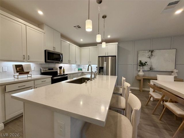 802 Royal Beekman Street, Henderson, NV 89011