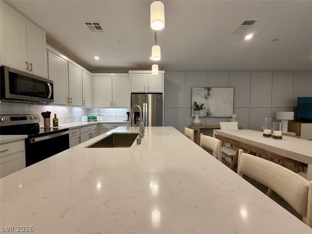 802 Royal Beekman Street, Henderson, NV 89011