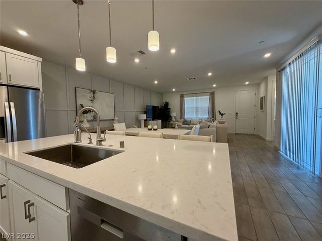 802 Royal Beekman Street, Henderson, NV 89011
